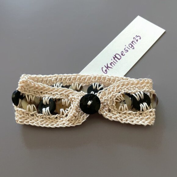 Unique crochet bracelet, Handmade button bracelet - Picture 3 of 6